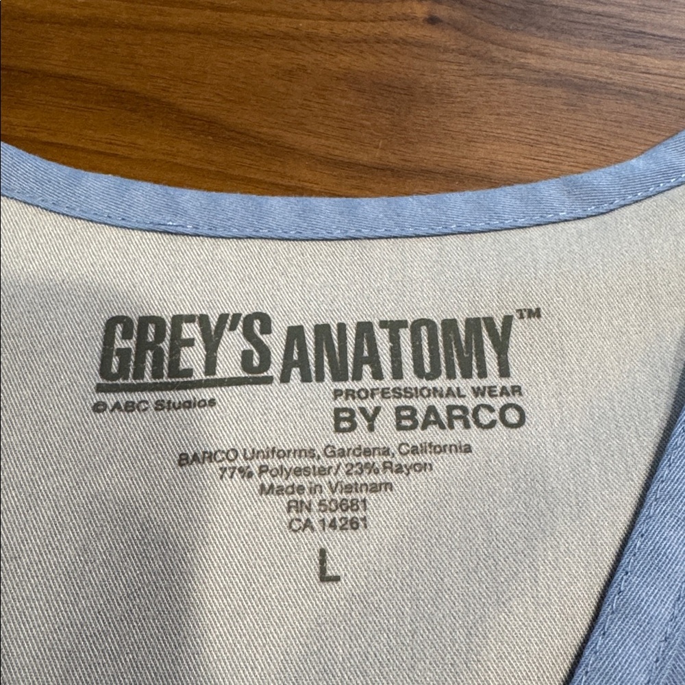 Grey’s Anatomy scrub set - Picture 4 of 7